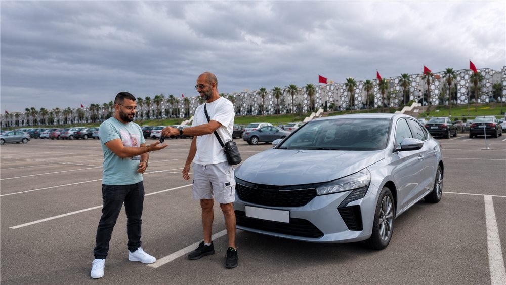 Remise des clés d'une voiture de location à Fès